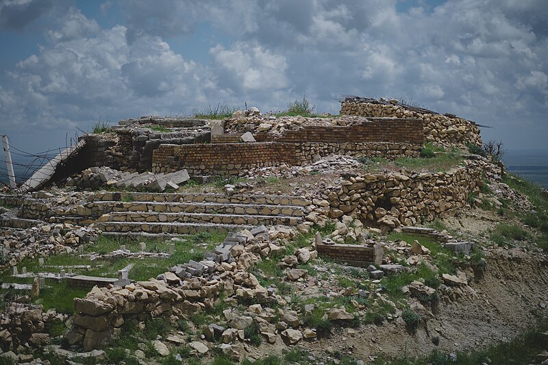 File:Views around the Yezidi shrine of Mame Reshan after its destruction by the Islamic State, in the Shingal mountains overlooking Shingal 02.jpg