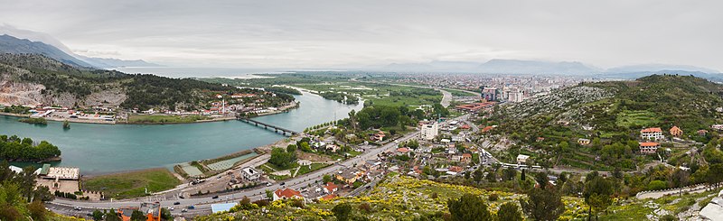 File:Vista de Shkodra, Albania, 2014-04-18, DD 13-15 PAN.JPG