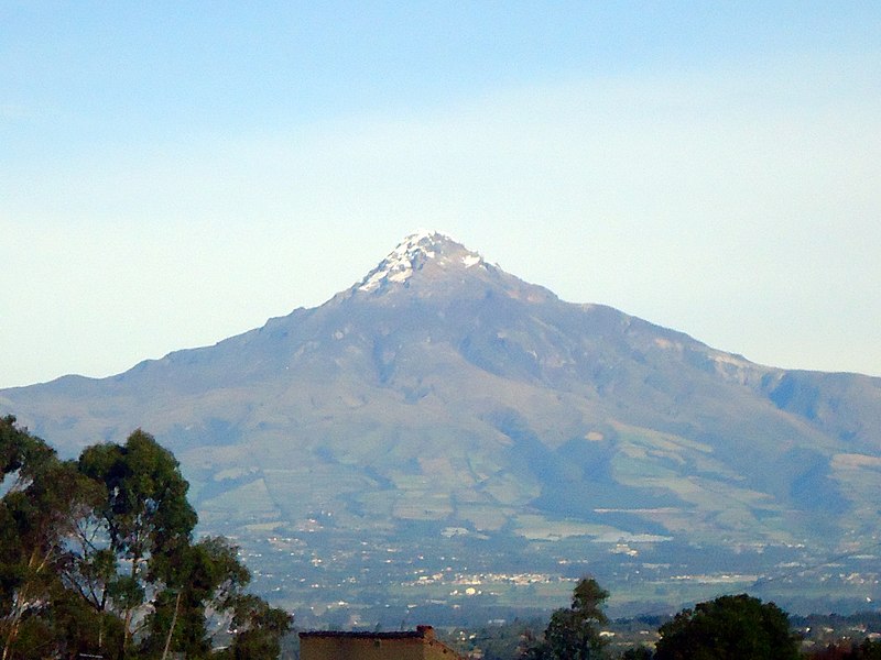 File:Volcan Illiniza.JPG