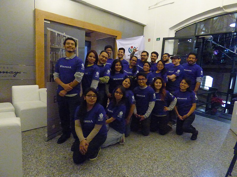 File:Voluntarios de Wikimedia México en el Editatón 50años50horas (Museo Soumaya de Loreto).JPG