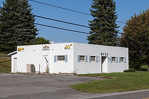 Studios of WFSP-AM/FM, located along West Virginia Route 7 outside of Kingwood. WFSP studio building 1.jpg