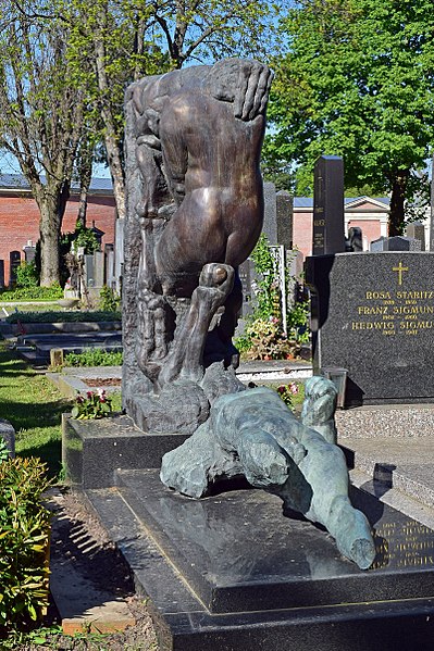 File:Wiener Zentralfriedhof - Gruppe 31 B - Alfred und Barbara Hrdlicka - 2.jpg