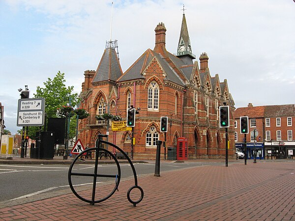 Image: Wokingham Town Hall   geograph.org.uk   2432464