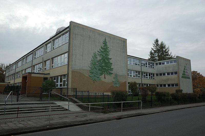 File:Zehdenick,Exin-Oberschule.jpg