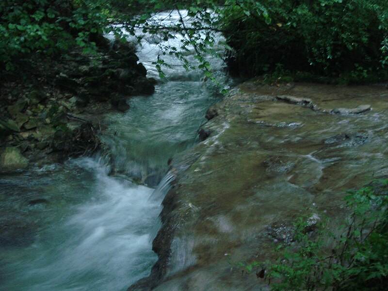 File:Zusammenfluss Weiße und Schwarze Lauter.JPG