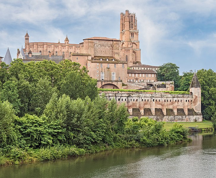 File:(Albi) Palais de la Berbie, depuis le Vieux Pont.jpg