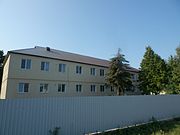 Будинок, в якому в роки війни розміщувався госпіталь легко-поранених(тепер житловий будинок) Бобровиця 74-206-0006.jpg