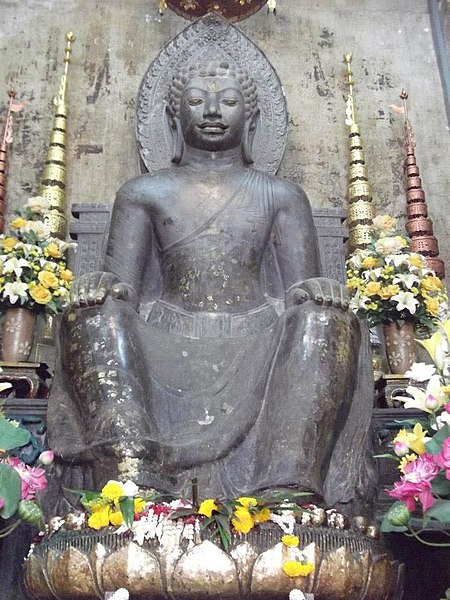 File:พระคันธารราฐ วัดหน้าพระเมรุ Dvaravati Buddha Wat Na Phramen.jpg