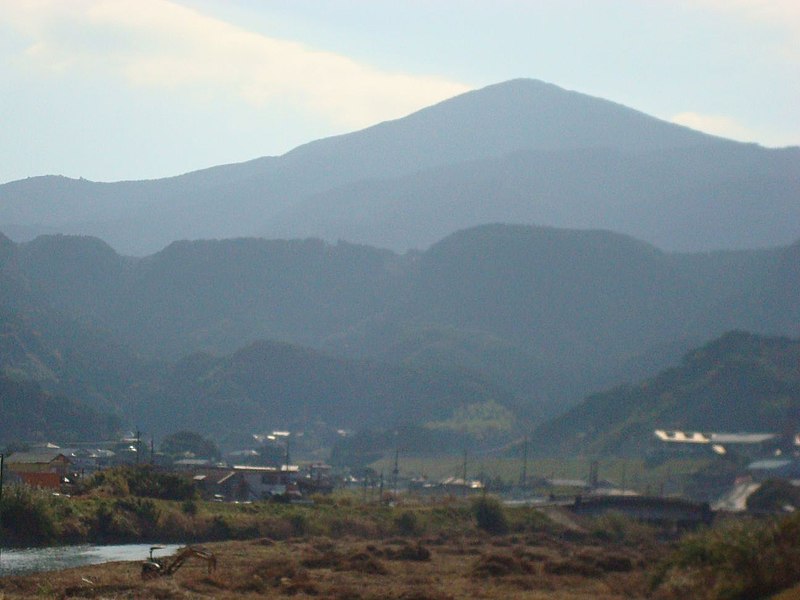 File:雄川橋西詰よりみる辻岳 - panoramio.jpg