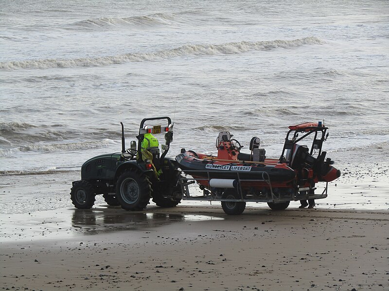 File:-2020-01-19 Launching Mundesley lifeboat, Norfolk (5).JPG