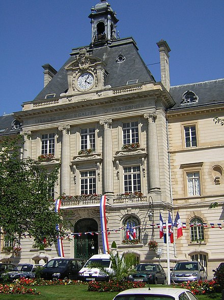 Façade of the Meaux city hall (built in 1900)
