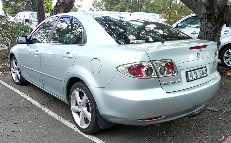File20022005 Mazda 6 (GG) Luxury hatchback 01.jpg