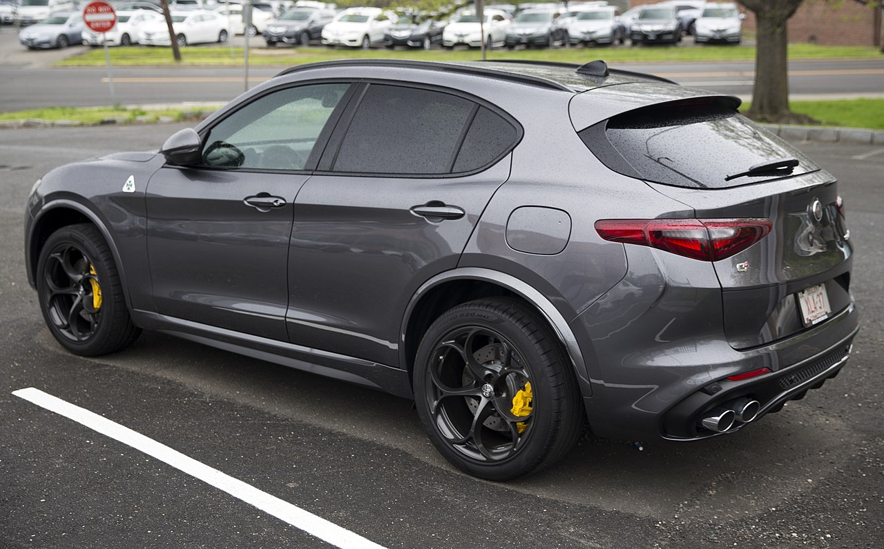 Image of 2019 Alfa Romeo Stelvio Quadrifoglio 4WD (Vesuvio Gray), rear left