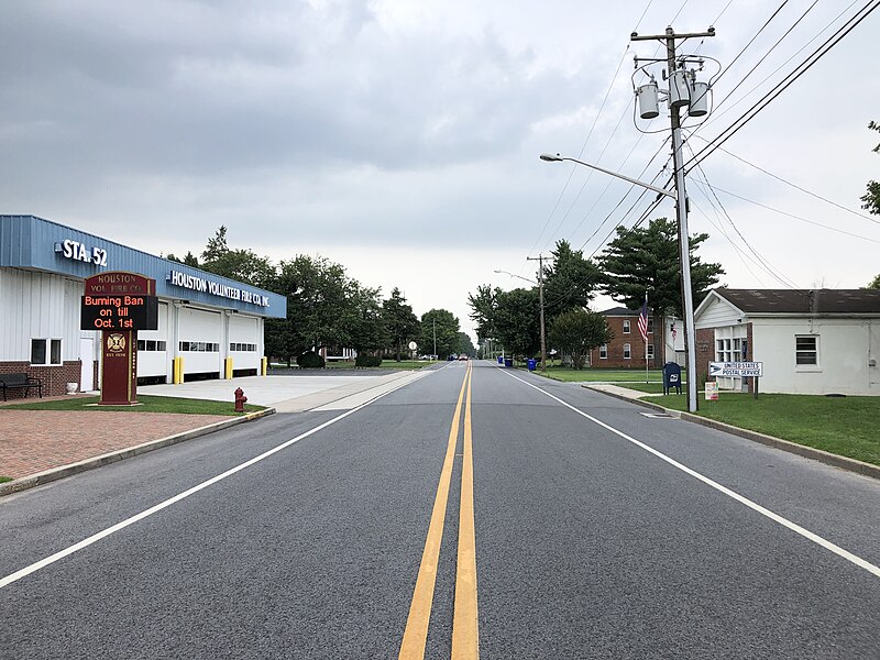 File:2022-07-15 16 01 45 View north along Broad Street at Railroad Avenue in Houston, Kent County, Delaware.jpg