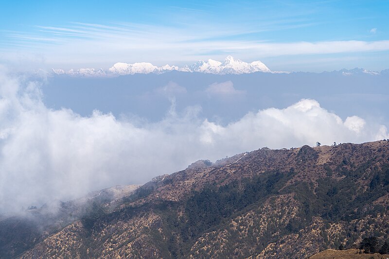 File:2024-03-10 Lhotse, Everest, Makalu and Chomo Lonzo seen from Singalila National Park.jpg