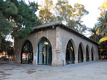 701 Llotja de Tortosa, al parc municipal Teodor González.JPG