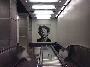 Chuck Close's portrait of Glass in a New York City subway station 86 St 2 Av Jan 2017 17.jpg