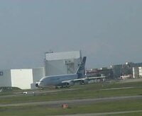 ファイル:A380 on taxiway.ogv