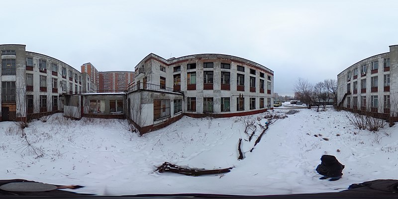 File:Abandoned school building in Lublino (24887145462).jpg