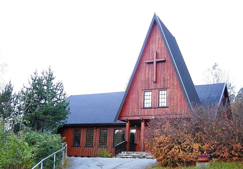 File:Adventistkirken Ulsrud.jpg