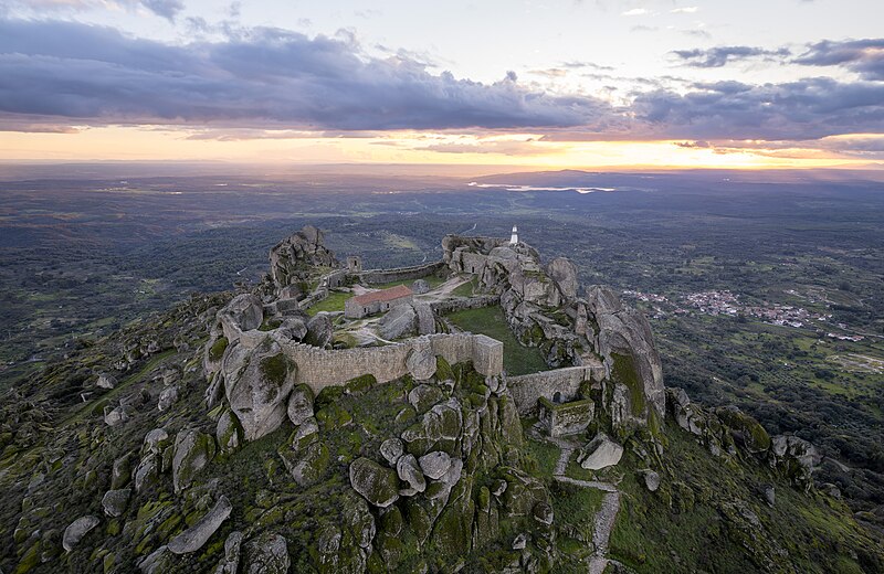 File:Aerial view of the Monsanto Castle at sunset, Aldeia de Monsanto, Portugal julesvernex2-2.jpg