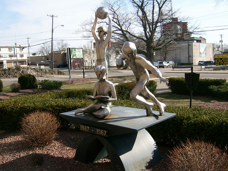 File:Algoma District School Board sculpture.JPG