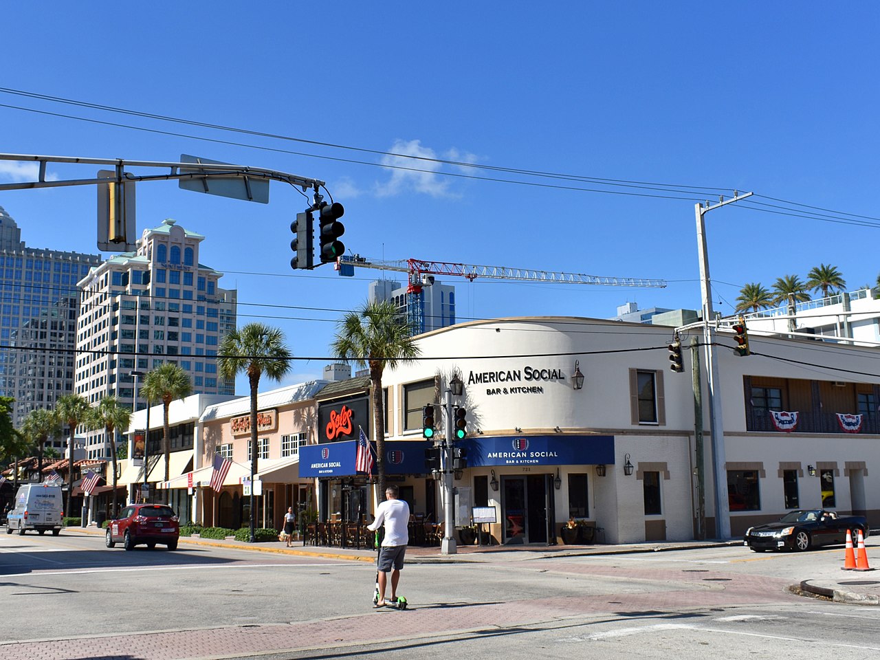 FORT LAUDERDALE, FLORIDA - APRIL 12: NFL Store closes after NFL season is  cancelled for 2020 on April 12, 2020 in Fort Lauderdale, Florida People: NFL  Store Stock Photo - Alamy