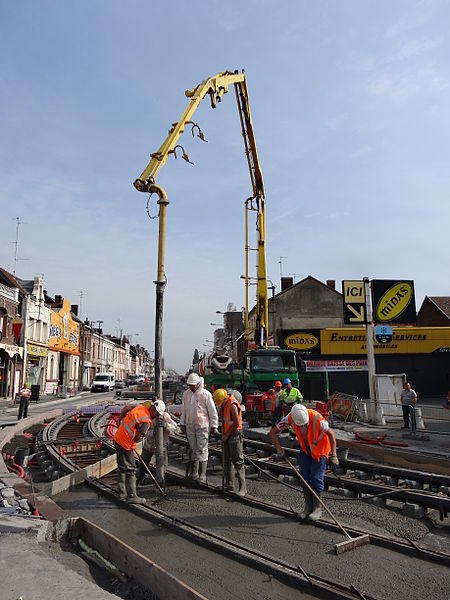 File:Anzin & Valenciennes - Travaux de raccordement des lignes A & B du tramway de Valenciennes à la Croix d'Anzin le 22 août 2013 (48).JPG