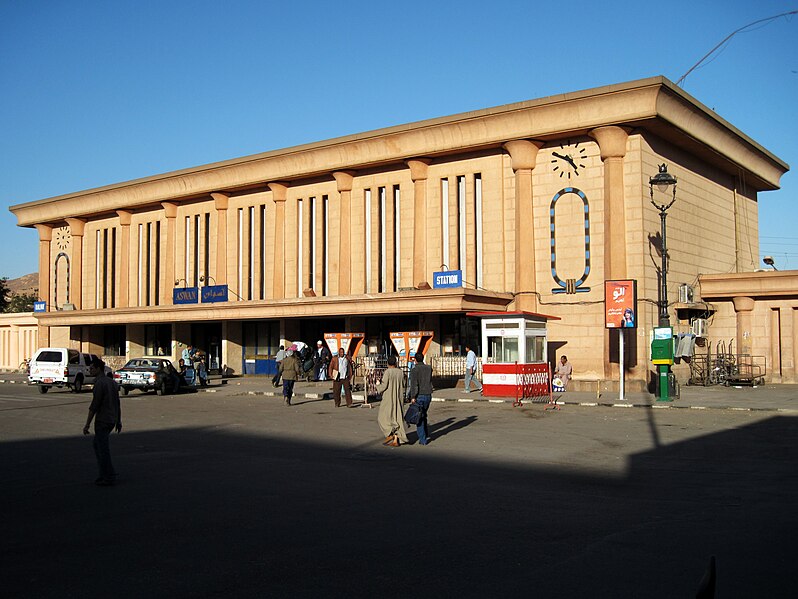 File:Aswan station.jpg