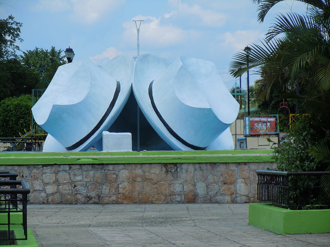 File:Bécal Monument II.JPG