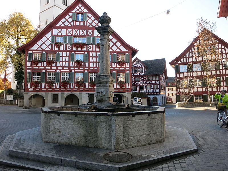 File:Bülach Rathausbrunnen 02.JPG