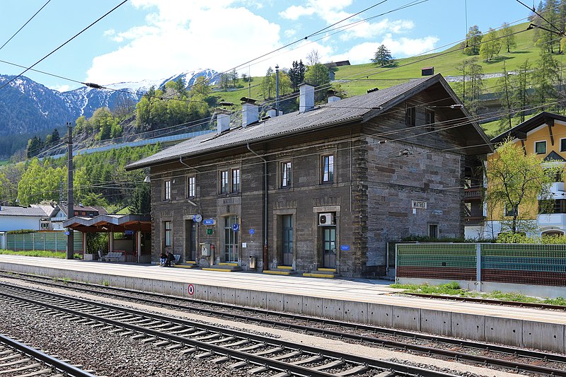 File:Bahnhof Matrei am Brenner Mittelbahnsteig.jpg