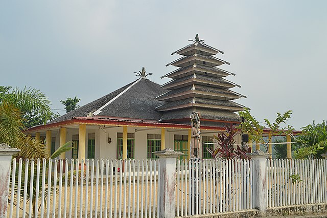 Balai Basarah Induk Intan in Muara Teweh (Kaharingan temple)