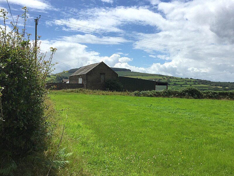 File:Barn at Ty'n y Waun - geograph.org.uk - 5469384.jpg