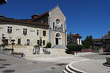 Ang Town Hall ug Church of Barraux