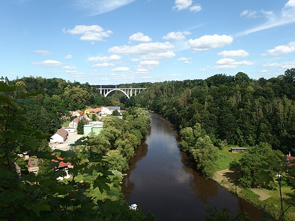 View towards the Bechyně Bridge