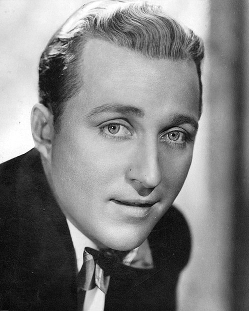 Bing crosby. Бинг Кросби. Певец бинг Кросби. Бинг Кросби в молодости. Bing Crosby 1930s.