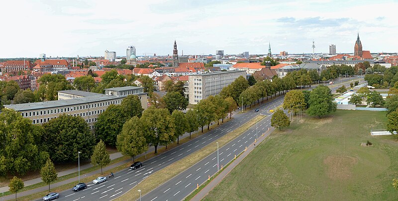 File:Blick von der Waterloosäule Richtung Innenstadt cropped.jpg