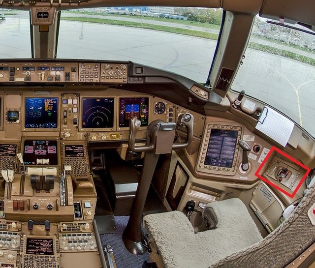 boeing 777 300er cockpit