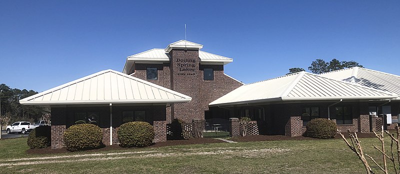 File:Boiling Spring Lakes NC City Hall.jpg