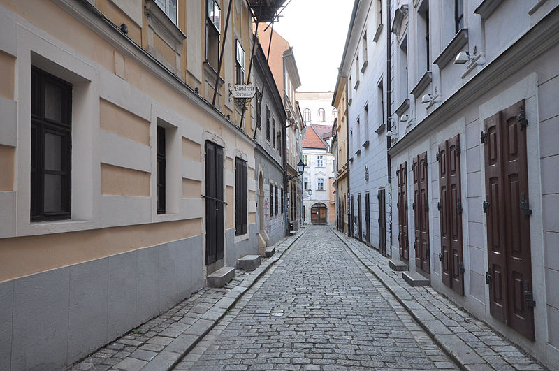 File:Bratislava Old Town (10267673226).jpg