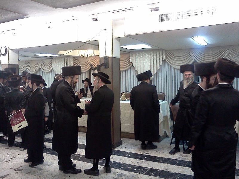 File:Breslev Hasidim.jpg