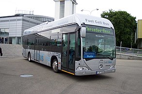 Автобус Мерцедес-Бенц О530 Цитаро со погон на водородни горивни ќелии (Брно, Чешка).]]