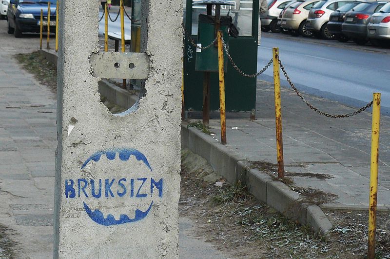 File:Bruksizm in Poznan.JPG