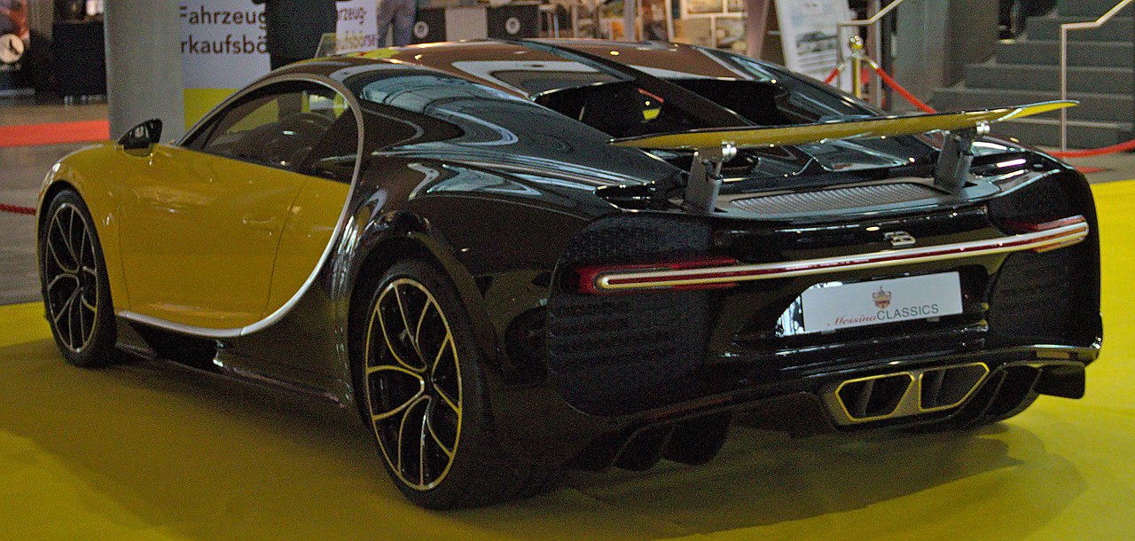 Donker worden Pickering Waar File:Bugatti Chiron Retro Classics 2020 IMG 0074.jpg - Wikimedia Commons