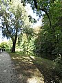 De promenade langs de gracht, met Smedenvest aan de overkant