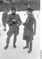 St. Moritz: Schweizer Offizier (Leutnant) und Schotte beim Wintersport, 1931