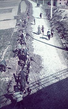 Bundesarchiv N 1576 Bild-002, Ostende, Kabelverlegung durch Zwangsarbeiter.jpg
