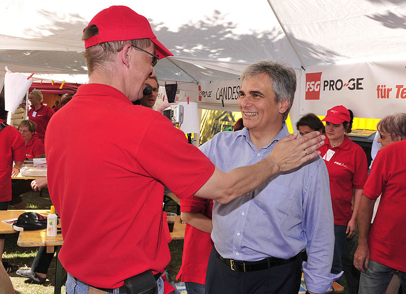 File:Bundeskanzler Werner Faymann besucht das Wiener Donauinselfest (4740269412).jpg