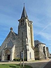 L'église et la chapelle latérale, vestige de l'ancienne église